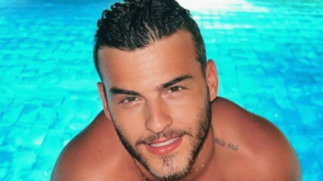 Simon Castaldi arr&ecirc;te la t&eacute;l&eacute; (Screenshoot Twitter @GossipRoomOff)