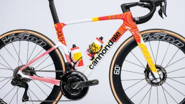 Ciclismo, la Movistar user&agrave; una bicicletta che costa quasi la met&agrave; di quella della EF