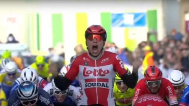 Ciclismo, i numeri di Arnaud De Lie: volate di un minuto ad oltre mille watt di media.