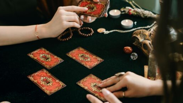 Lettura di carte dei tarocchi - &copy; Pexels