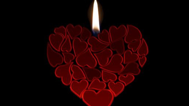 Candela a forma di cuore &copy; Pixabay