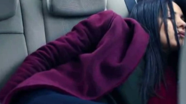 Zeynep sequestrata dagli uomini di Emir, screenshot &copy; Endless Love.