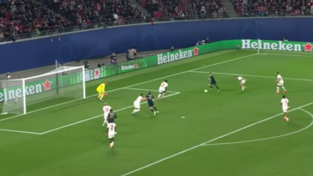 Francisco Concei&ccedil;&atilde;o un momento prima di andare in gol contro il Lipsia - &copy; Screenshot YouTube