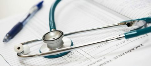 Dopo 30 anni senza una diagnosi, Phoenix Nightingale scopre di essere affetta da porfiria