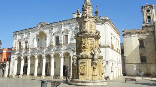 Piazza Salandra a Nard&ograve; &copy; wikimedia