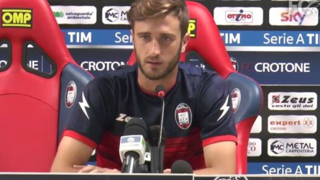 Andrea Barberis con la maglia del Crotone - &copy; FcCrotone.It