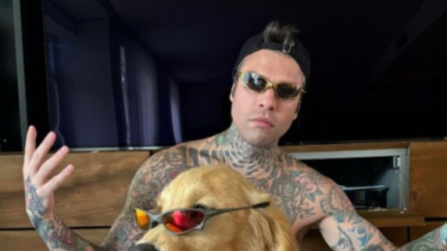 Fedez con il golden retriever Silvio &copy; Instagram