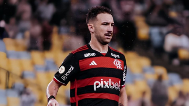 Leo Ortiz con la maglia del Flamengo &copy; profilo Instagram leortiz33