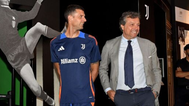 Thiago Motta e Cristiano Giuntoli, allenatore e football director della Juventus &copy; Foto Profilo X Juventus