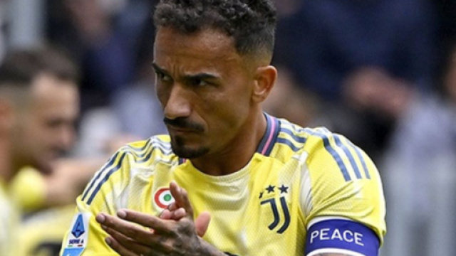 Danilo con la fascia da capitano &copy; Juventus FC