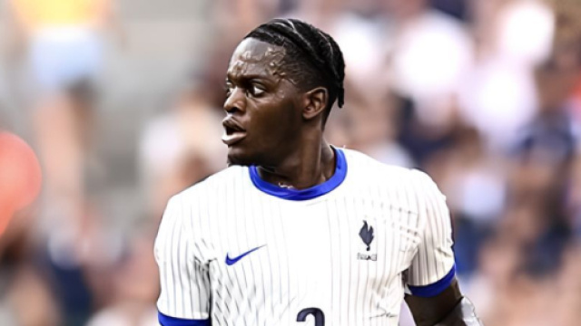 Castello Lukeba con la maglia della nazionale francese &copy; profilo Instagram jrcastello_