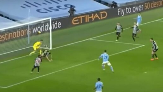 Ferra Torres al Manchester City in procinto di andare in gol contro il Newcastle - Screenshot &copy; YouTube
