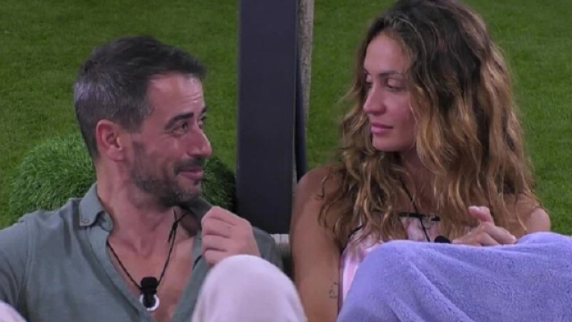 Iago Garcia e Helena Prestes - screenshot &copy; Mediaset Extra.