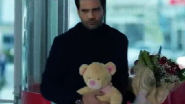Emir si reca in ospedale da Nihan, screenshot &copy; Endless Love.