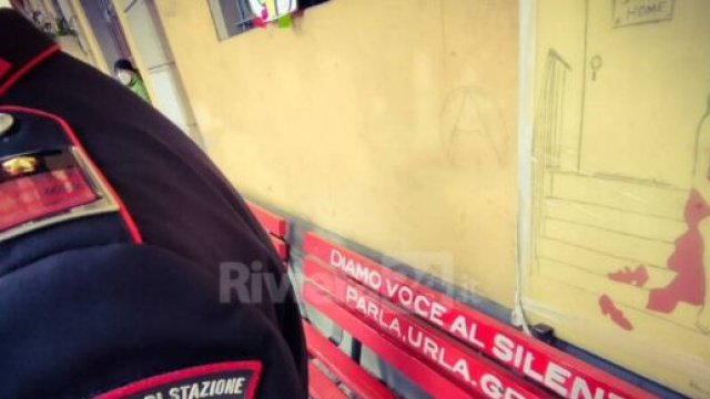 Intervento dei Carabinieri nel Comune di Cutro &copy; Facebook