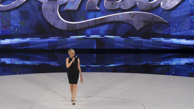 Maria De Filippi nello studio di Amici &copy; Mediaset