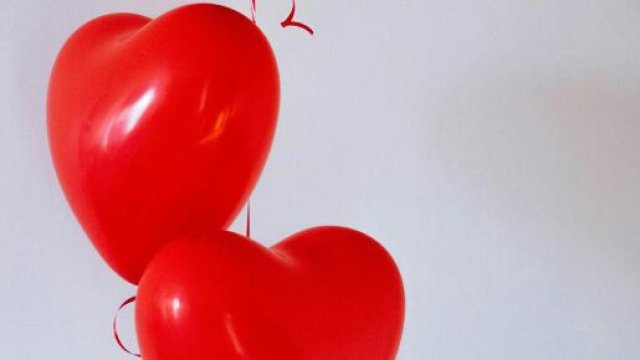 Palloncini rossi a cuore- &copy; Pexels