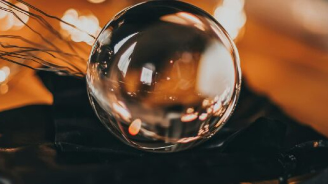 Sfera di cristallo trasparente-&copy; Pexels