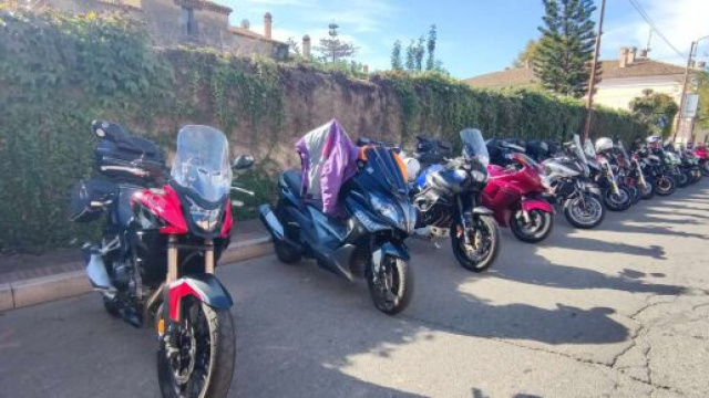 Le moto giunte a Isola di Capo Rizzuto per il Motoraduno 2024 &copy; Trabassi