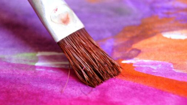 Pennello e tempera rosa &copy; Pixabay