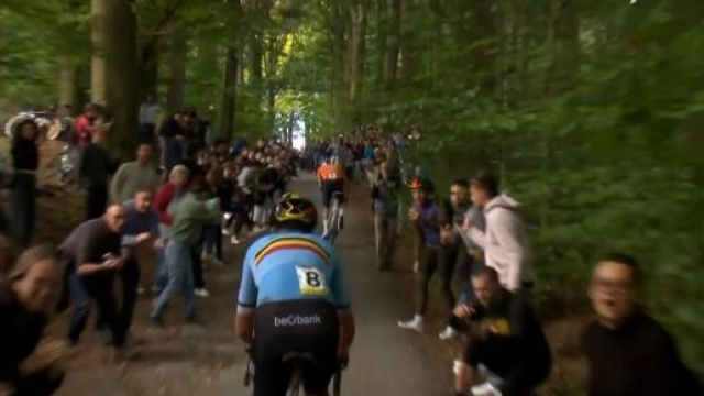 La fuga vincente di Mathieu Van der Poel - Screenshot &copy; Eurosport