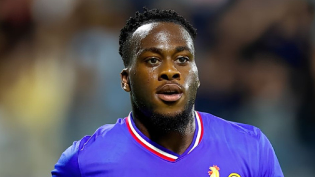 Arnaud Kalimuendo con la maglia della nazionale francese &copy; Instagram