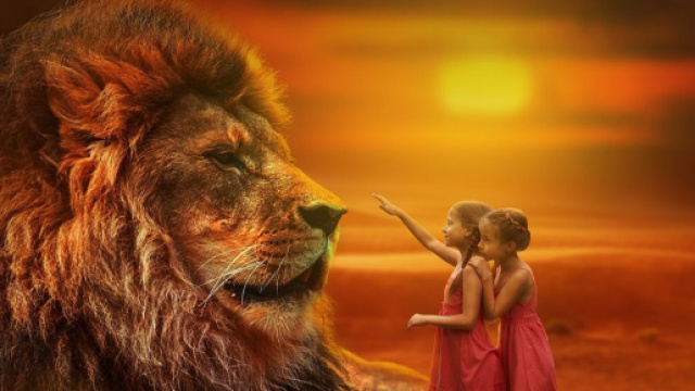 Fantasy, Leone gigante e bambine curiose - &copy; Pixabay.