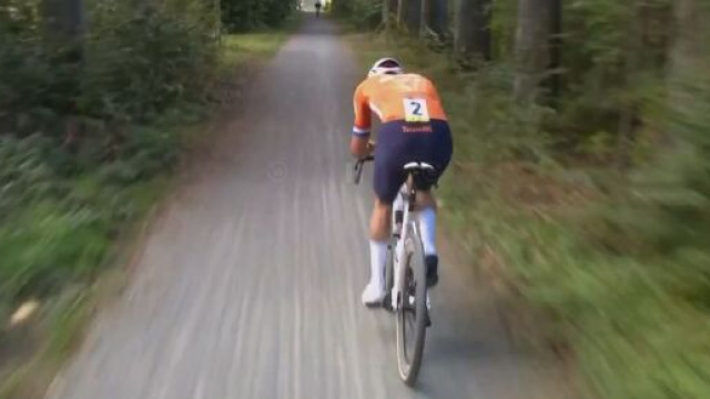 Mathieu Van der Poel ai Mondiali gravel - screenshot &copy; Eurosport