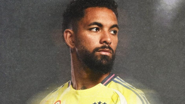Il centrocampista Douglas Luiz &copy; Juventus FC
