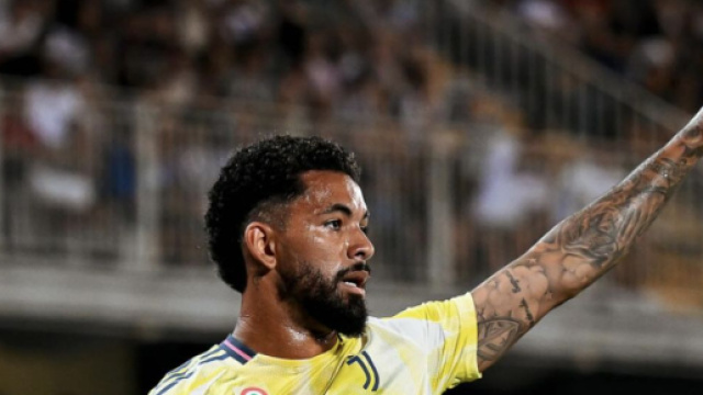 Douglas Luiz - Foto profilo &copy; Instagram.