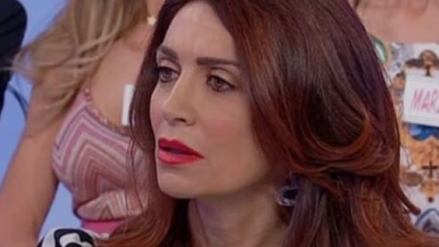 Barbara De Santi durante una puntata di Uomini e donne &copy; Canale 5
