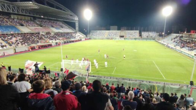 Crotone, i tifosi della Curva Sud - &copy; Francesco Trabassi