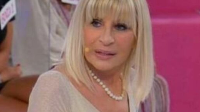 Gemma Galgani in una puntata di Uomini e donne &copy; Canale 5.