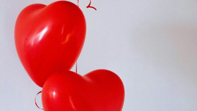 Palloncini a forma di cuore &copy; Pexels.com