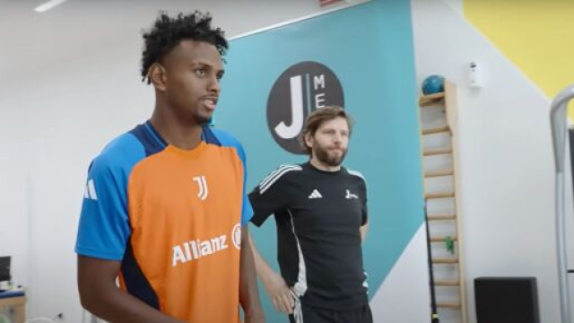 Juan Cabal nel suo primo giorno alla Juventus &copy; Screenshot YouTube