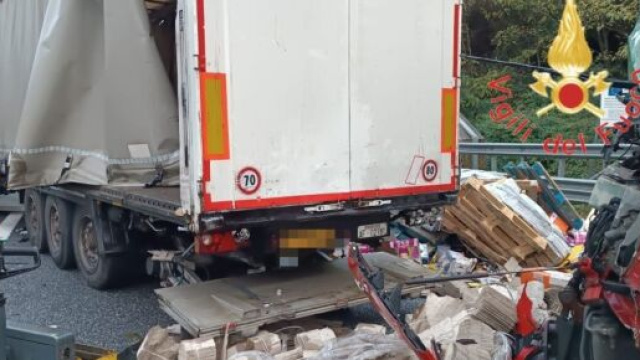 Incidente stradale sull'A2 - &copy; Vigili del Fuoco