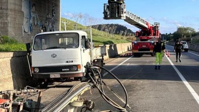 Incidente nel territorio di Crotone - &copy; Vigili del Fuoco