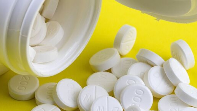 Pillole fuori da una confezione &copy; Pixabay