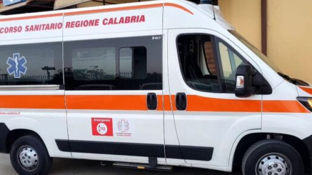Ambulanza del Soccorso Sanitario Regione Calabria - &copy; Suem 118 Crotone