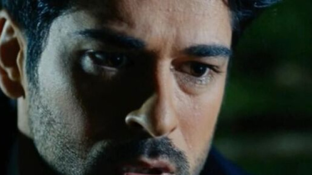 Burak &Ouml;z&ccedil;ivit (Kemal) in una scena. Screenshot &copy; Endless Love