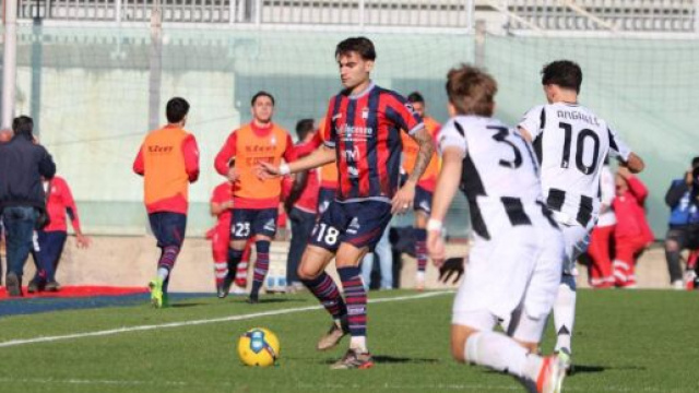 Alessio Guerini in azione con la maglia del Crotone - &copy; Facebook / FcCrotone