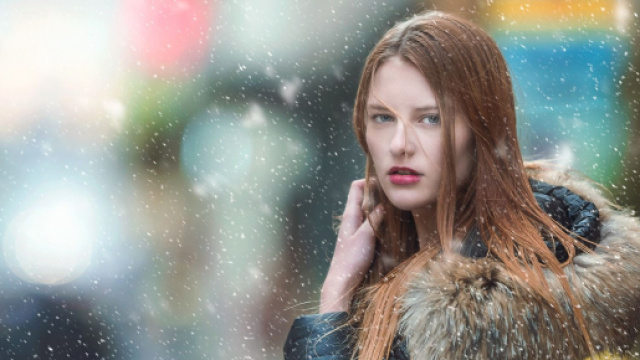 Volto di donna con neve che cade - &copy; Pixabay