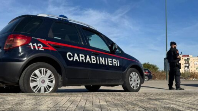 Auto dei Carabinieri durante un controllo - &copy; Carabinieri.It,