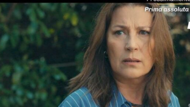 Guzide in una scena di Tradimento &copy; Mediaset.