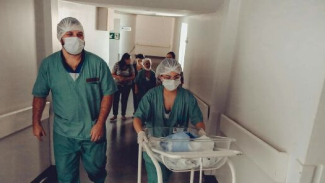 Infermieri al lavoro &copy; Pexels.