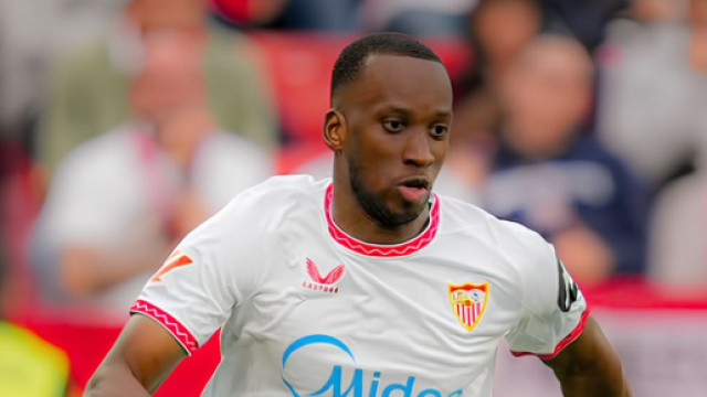 Dodi Lukebakio con la maglia del Siviglia &copy; profilo Instagram lukebakio