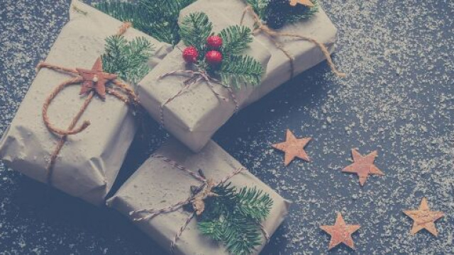 I regali di Natale con le stelline &copy; Pixabay.