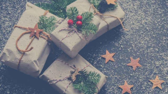 Pacchetti regalo in atmosfera natalizia - &copy; Pixabay