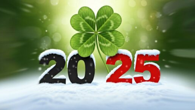 Il 2025 con quadrifoglio portafortuna - &copy; Bing IA