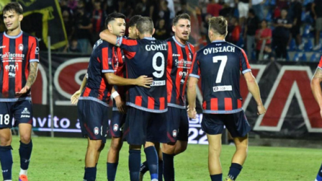 I calciatori del Crotone durante un'esultanza - &copy; Facebook / FcCrotone